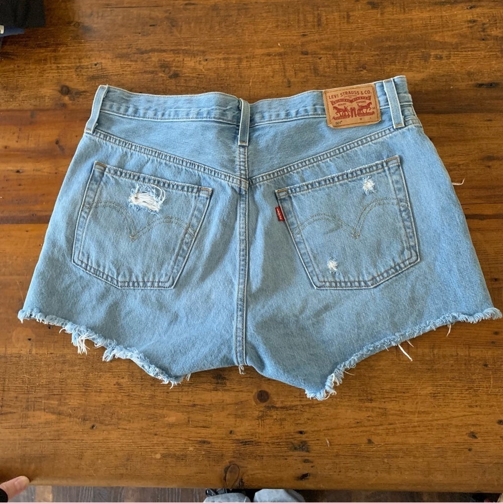 Levi’s 501 Buttonfly High Rise Super Distressed Light Wash Denim Shorts Sz 31 - Picture 4 of 10